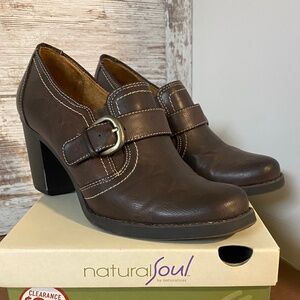 Natural Soul by Naturalizer Heeled Loafer 8.5M Brown  Slip On
